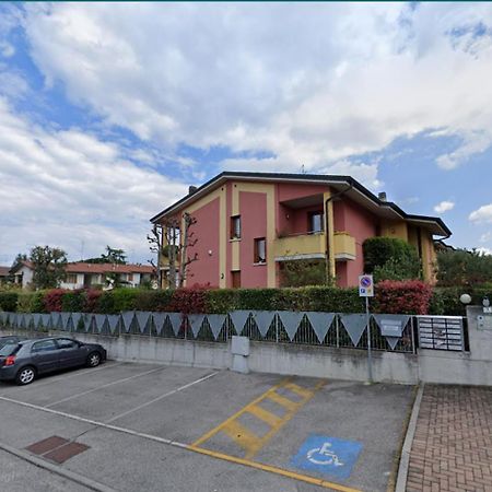 Luminoso Trilocale Con Piscina E Giardino Privato Apartment Desenzano del Garda Bagian luar foto