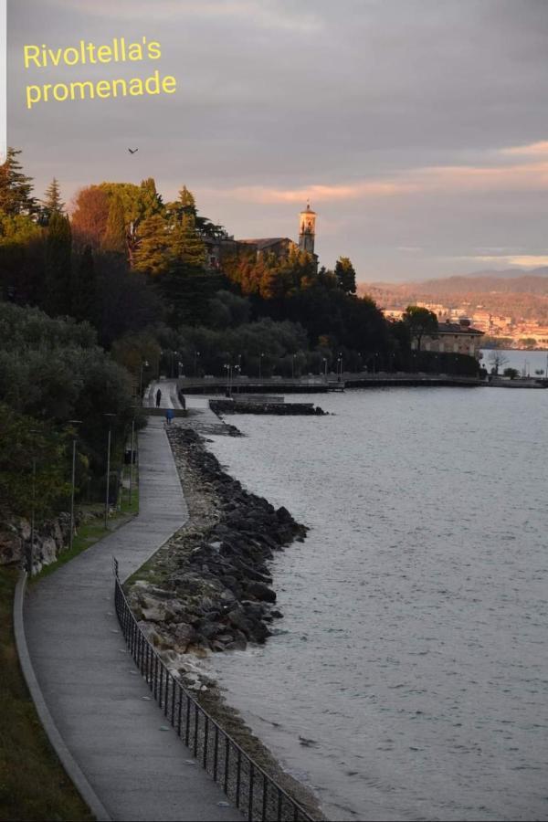 Luminoso Trilocale Con Piscina E Giardino Privato Apartment Desenzano del Garda Bagian luar foto