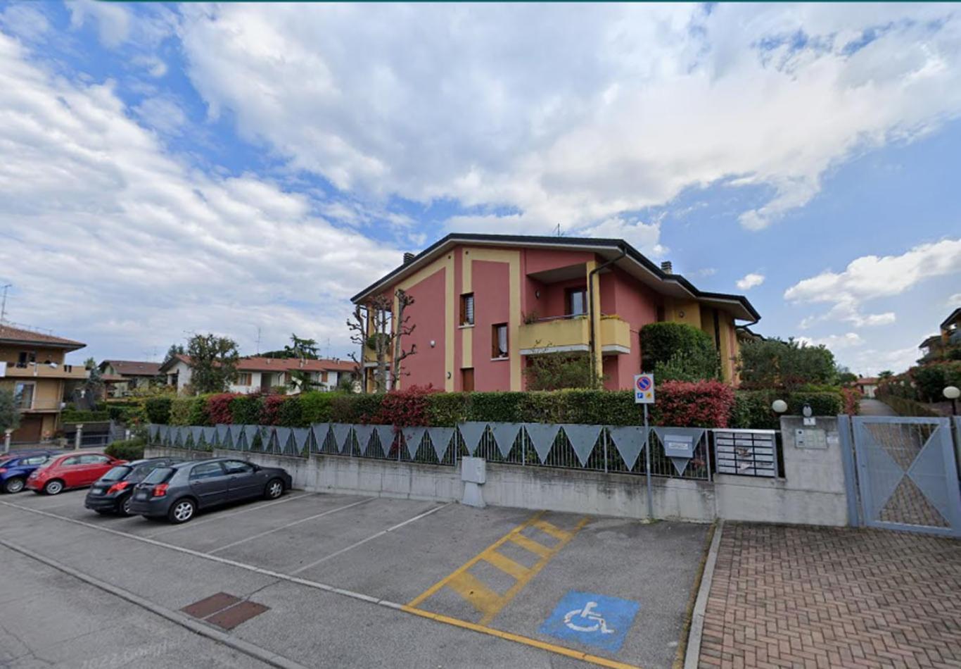 Luminoso Trilocale Con Piscina E Giardino Privato Apartment Desenzano del Garda Bagian luar foto