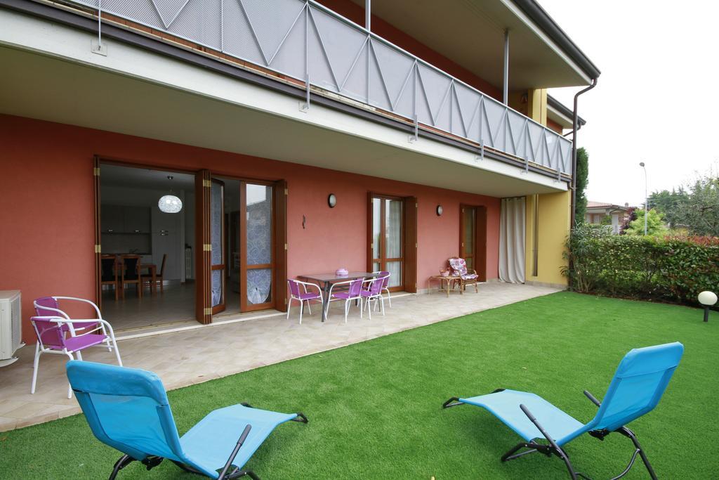 Luminoso Trilocale Con Piscina E Giardino Privato Apartment Desenzano del Garda Bagian luar foto