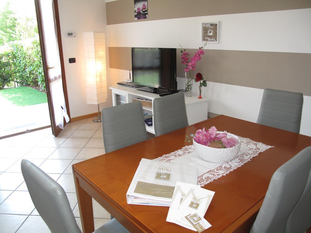 Luminoso Trilocale Con Piscina E Giardino Privato Apartment Desenzano del Garda Bagian luar foto