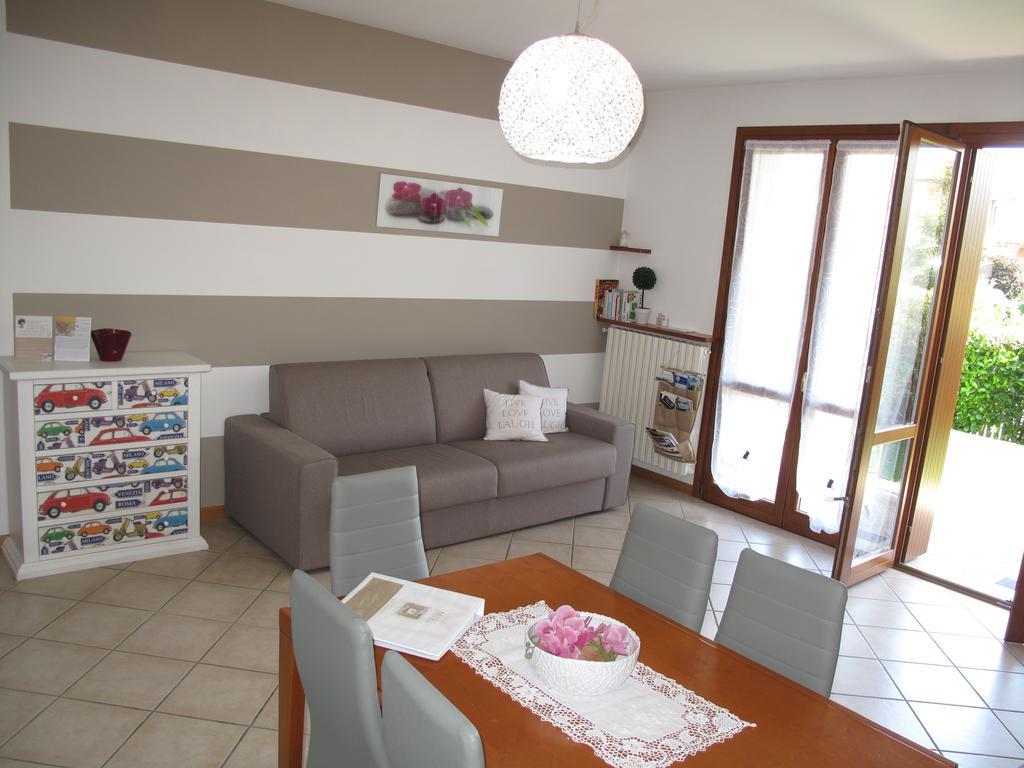 Luminoso Trilocale Con Piscina E Giardino Privato Apartment Desenzano del Garda Bagian luar foto