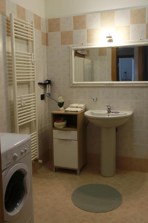 Luminoso Trilocale Con Piscina E Giardino Privato Apartment Desenzano del Garda Bagian luar foto