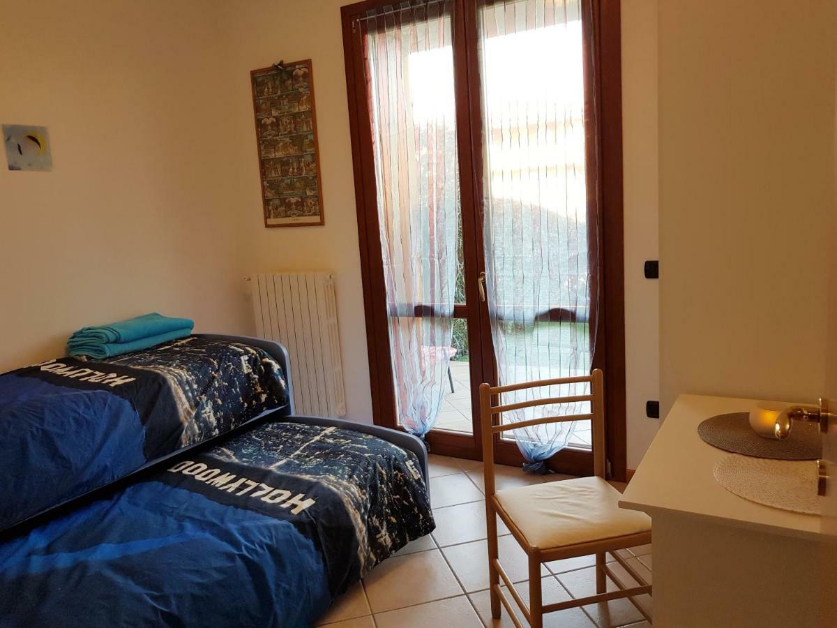 Luminoso Trilocale Con Piscina E Giardino Privato Apartment Desenzano del Garda Bagian luar foto