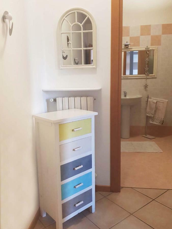 Luminoso Trilocale Con Piscina E Giardino Privato Apartment Desenzano del Garda Bagian luar foto