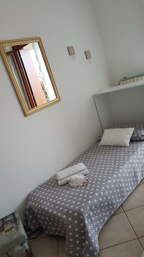 Luminoso Trilocale Con Piscina E Giardino Privato Apartment Desenzano del Garda Bagian luar foto